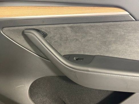 Used 2025 Tesla Model Y Long Range image 26