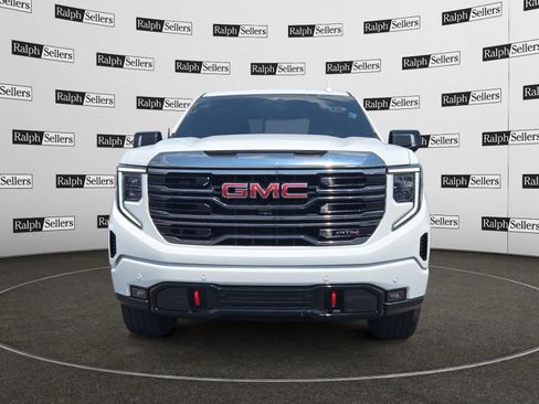 Used 2024 GMC Sierra 1500 AT4 w/ AT4 Preferred Package AWD/4WD image 8