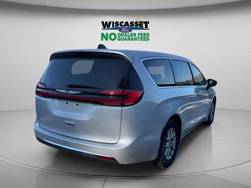 Used 2024 Chrysler Pacifica Touring-L FWD image 28