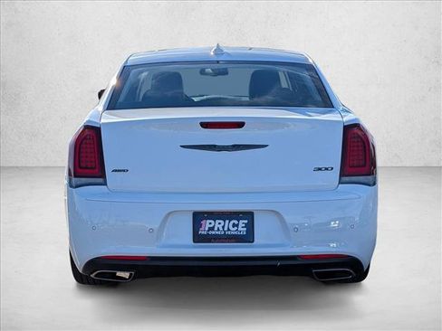 Used 2022 Chrysler 300 Touring L w/ Popular Equipment Group image 6