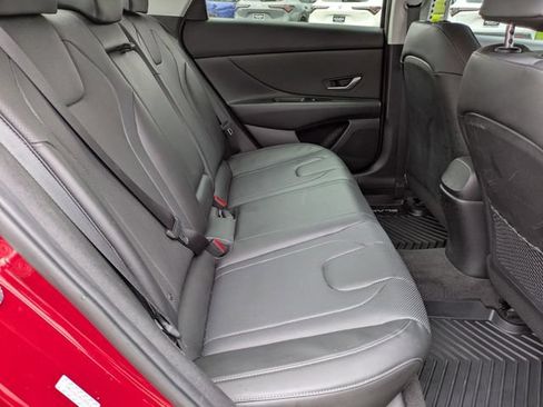 Used 2022 Hyundai Elantra Limited FWD image 16