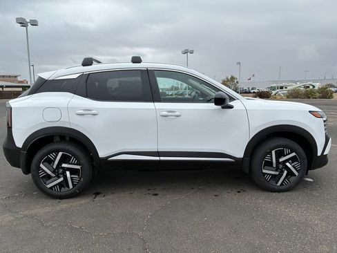 New 2026 Nissan Kicks SV w/ Charging Package FWD image 7