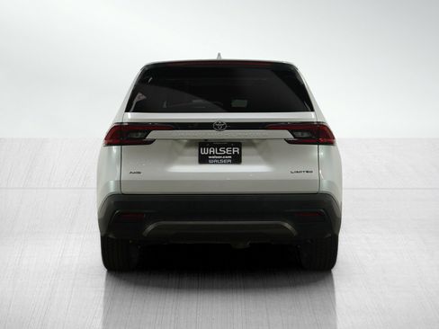 Used 2025 Toyota Grand Highlander AWD image 4