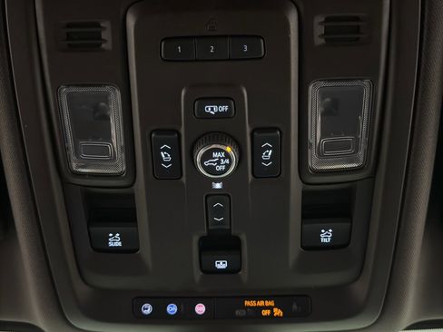 Used 2021 GMC Yukon Denali w/ Denali Premium Package image 29