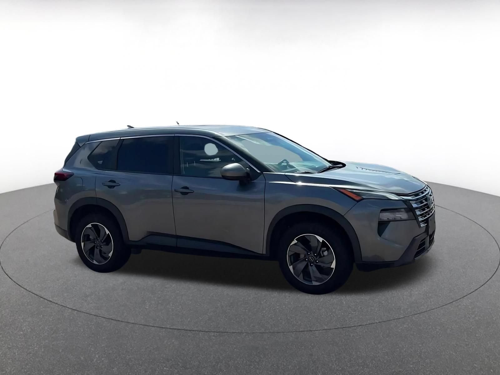 Used 2025 Nissan Rogue SV FWD image 2