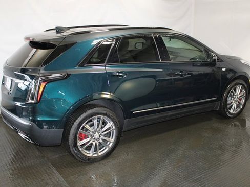 Certified 2025 Cadillac XT5 Sportv w/ Technology Package image 5