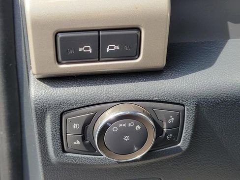 Used 2022 Ford F250 Lariat w/ Black Appearance Package image 15