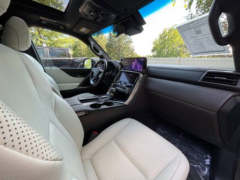 Used 2022 Lexus LX 600 4WD w/ Accessory Package (Z1) image 19