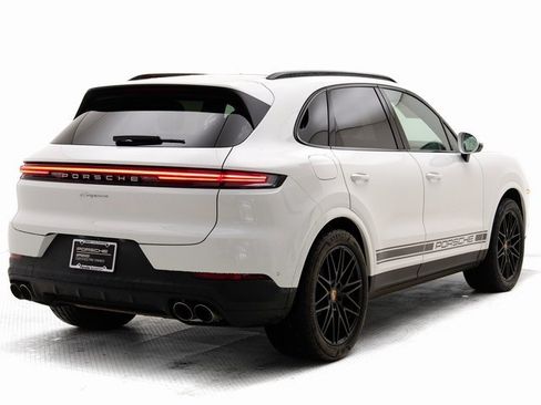 Used 2025 Porsche Cayenne image 34