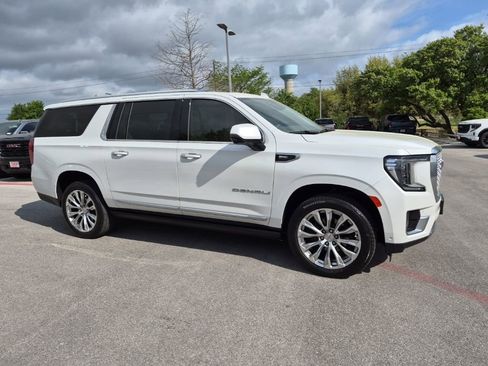 Used 2024 GMC Yukon XL Denali w/ Advanced Technology Package image 12