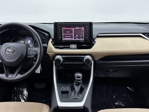 Used 2022 Toyota RAV4 LE image 23