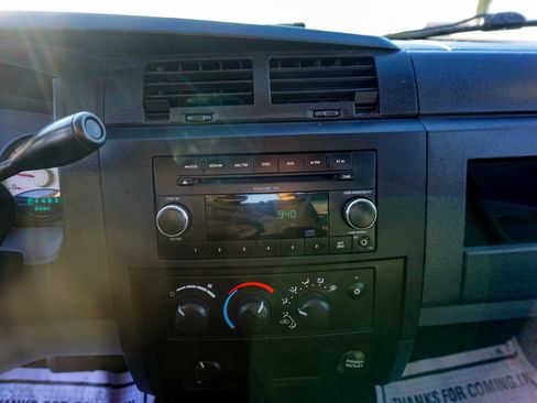 Used 2011 Dodge Dakota 4WD Crew Cab SXT image 13