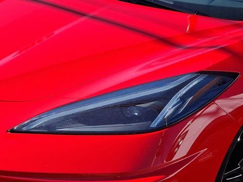 Used 2021 Chevrolet Corvette Stingray Coupe w/ Z51 Performance Package image 9