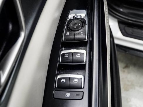 Used 2024 Kia Carnival LX FWD image 33