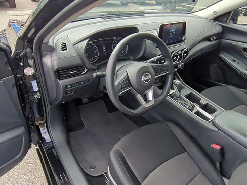 Used 2025 Nissan Sentra SV FWD image 18
