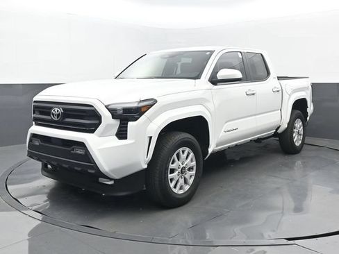 Used 2025 Toyota Tacoma SR5 AWD/4WD image 21