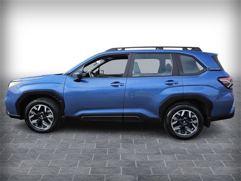 Certified 2025 Subaru Forester w/ Convenience Package #2 image 4