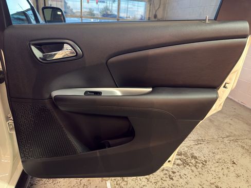 Used 2017 Dodge Journey SE FWD image 24