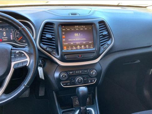 Used 2015 Jeep Cherokee Latitude FWD image 7