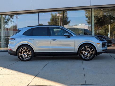 Certified 2026 Porsche Cayenne AWD/4WD image 8
