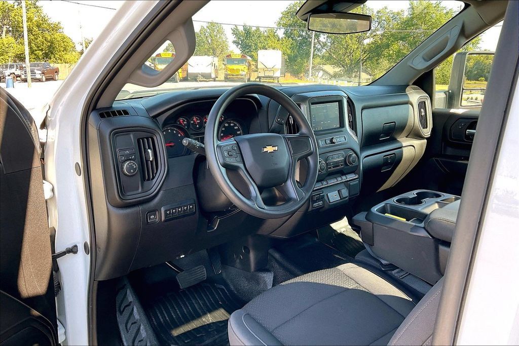 Used 2025 Chevrolet Silverado 2500 W/T RWD image 7