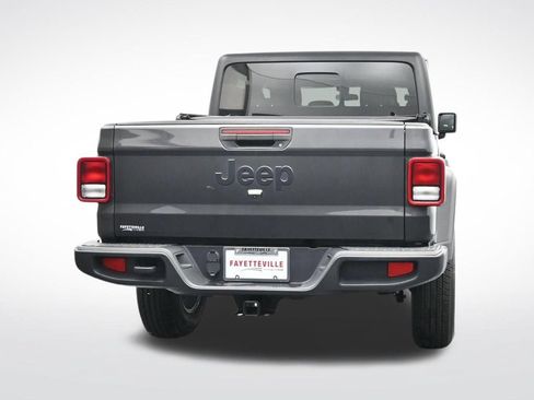 Used 2022 Jeep Gladiator Sport AWD/4WD image 6