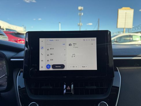 Used 2025 Toyota Corolla LE image 18