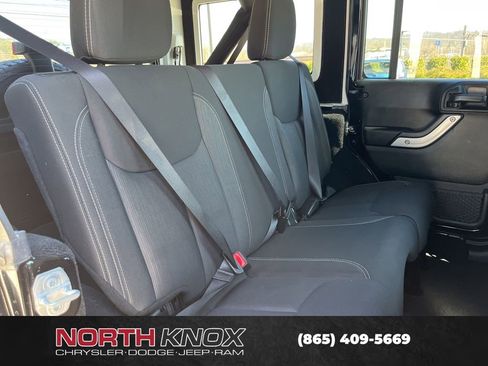 Used 2017 Jeep Wrangler Unlimited Sahara w/ Connectivity Group image 19