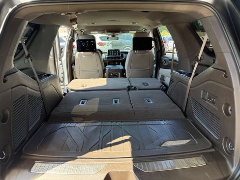 Used 2021 Chevrolet Tahoe Z71 w/ Luxury Package AWD/4WD image 33