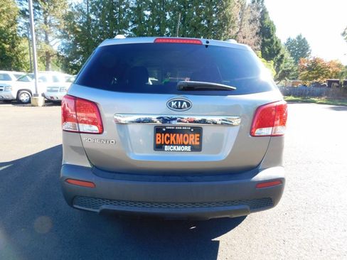 Used 2013 Kia Sorento LX image 19