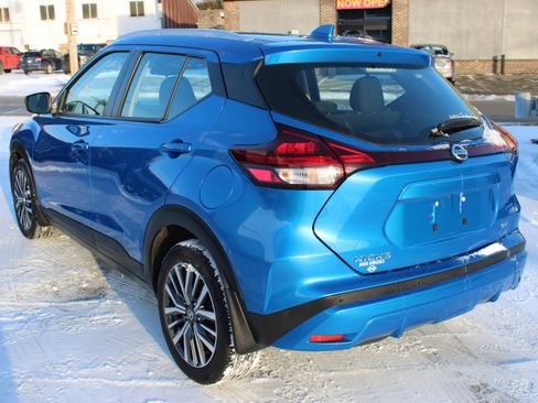 Certified 2021 Nissan Kicks SV image 3