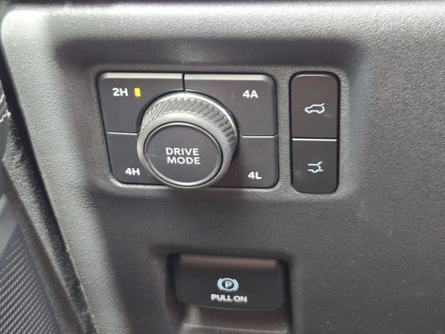 Used 2025 Ford Expedition Max Platinum AWD/4WD image 16