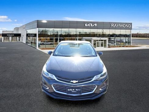 Used 2017 Chevrolet Cruze Premier FWD image 8