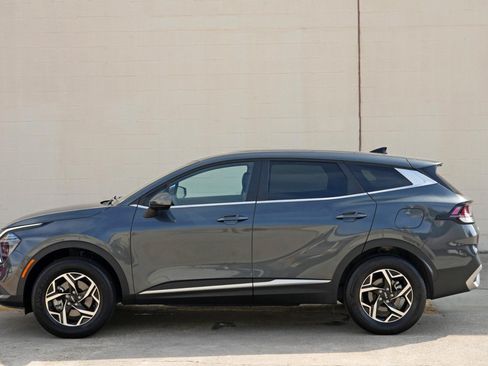 Used 2024 Kia Sportage LX AWD/4WD image 43