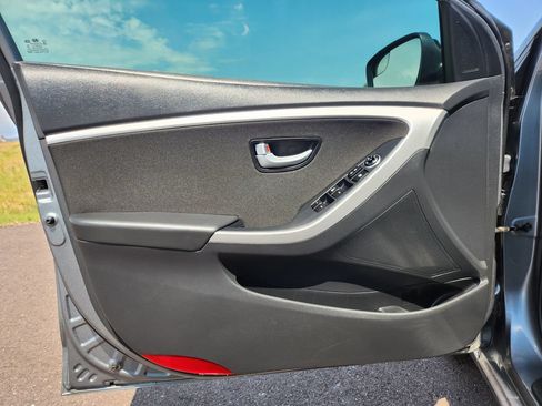 Used 2016 Hyundai Elantra GT FWD image 29
