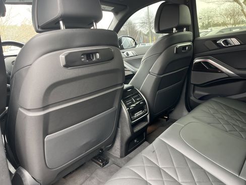 Used 2025 BMW X6 xDrive40i w/ Climate Comfort Package image 21