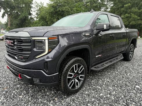 Used 2024 GMC Sierra 1500 AT4 w/ Technology Package AWD/4WD image 3