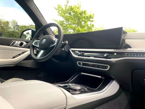 Used 2025 BMW X5 sDrive40i w/ M Sport Package image 6