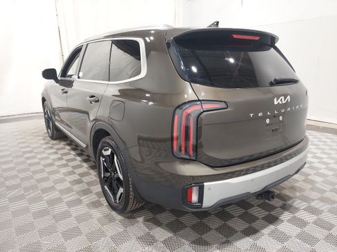 Used 2024 Kia Telluride EX AWD/4WD image 2
