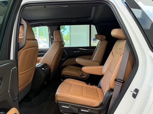 Used 2023 Cadillac Escalade Premium Luxury AWD/4WD image 11