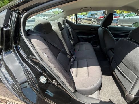 Used 2025 Nissan Altima 2.5 SV FWD image 39