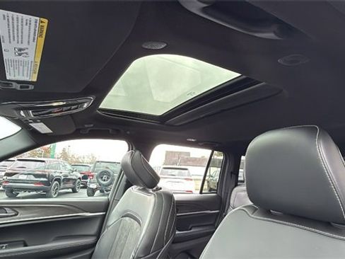 New 2026 Jeep Grand Cherokee Laredo image 9