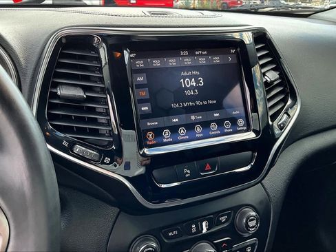 Used 2019 Jeep Cherokee Limited image 6