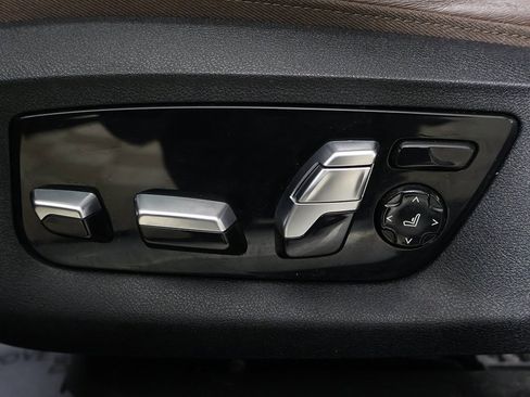 Used 2021 BMW 740i xDrive w/ Premium Package image 34