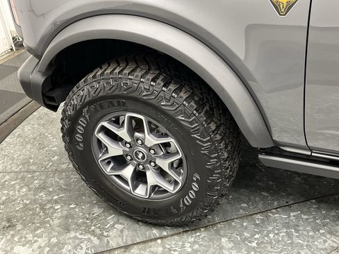 Used 2023 Ford Bronco Badlands image 31