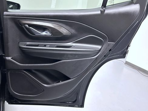 Used 2024 GMC Terrain SLT image 17