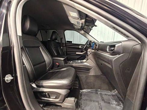 Used 2023 Ford Explorer XLT w/ Equipment Group 202A AWD/4WD image 25