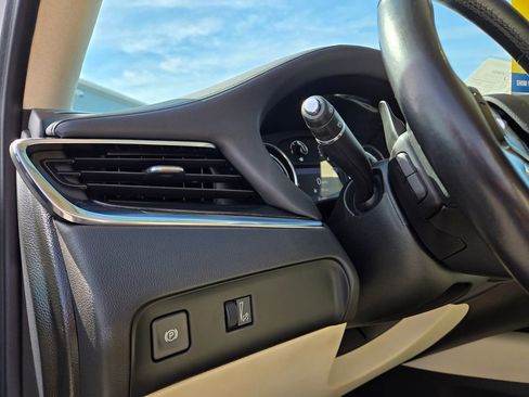 Used 2022 Buick Enclave Essence image 25