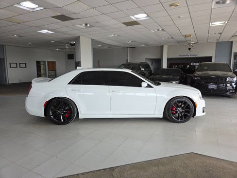 Used 2023 Chrysler 300 C RWD image 8
