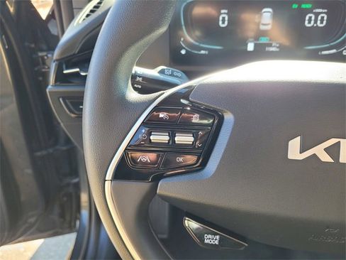 Used 2025 Kia Niro LX image 20